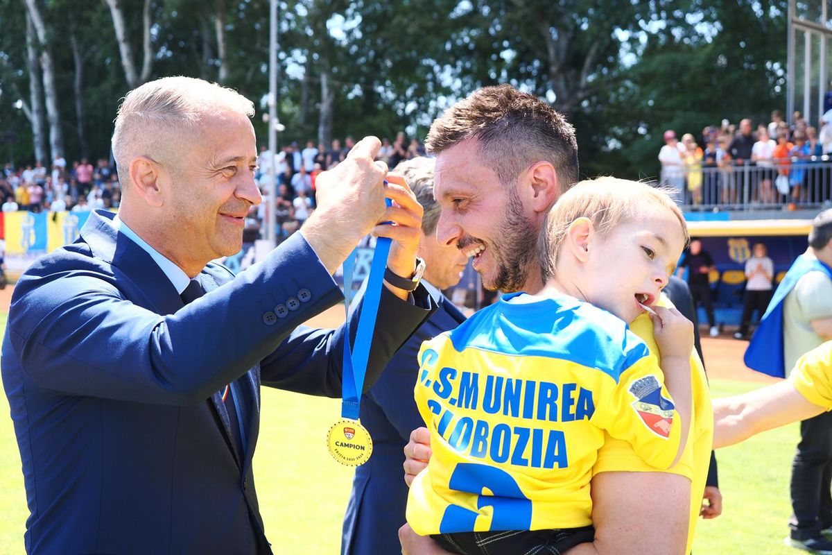 Sărbătoare la Slobozia. Unirea a câștigat Liga 2 și a primit trofeul și medaliile » Reporterii GSP au transmis toate imaginile de la festivitate