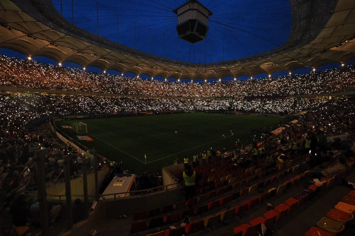 Joc spectaculos de lumini la pauza FCSB - CFR Cluj