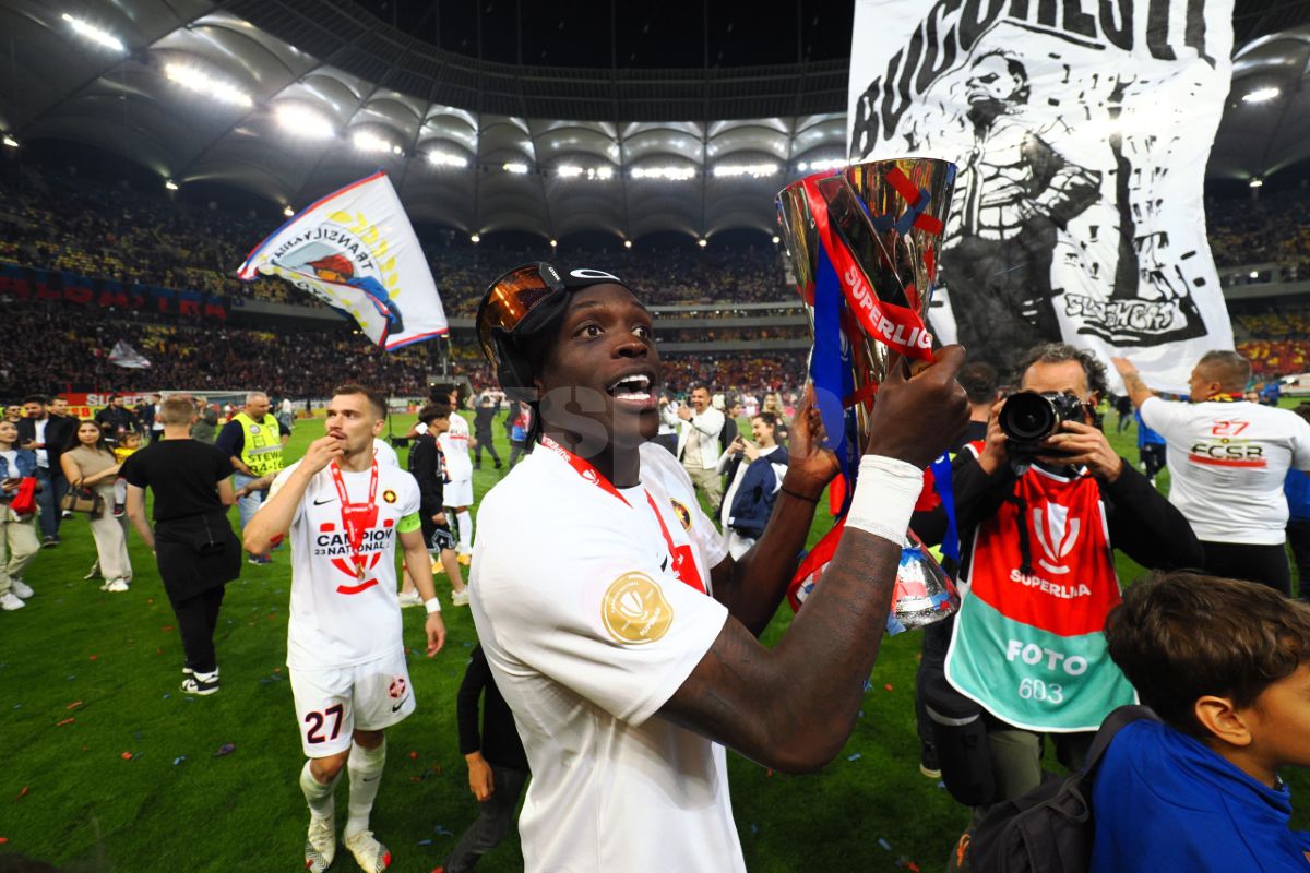 FCSB, sărbătoare de titlu » Ilie Năstase, în haină militară, a participat la festivitatea de premiere!