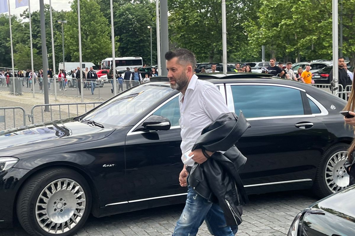 De la vedetele din „Clanul” la „frații din pustiu” ai lui Gigi Becali » Prezențe deosebite pe Arena Națională la FCSB - CFR Cluj