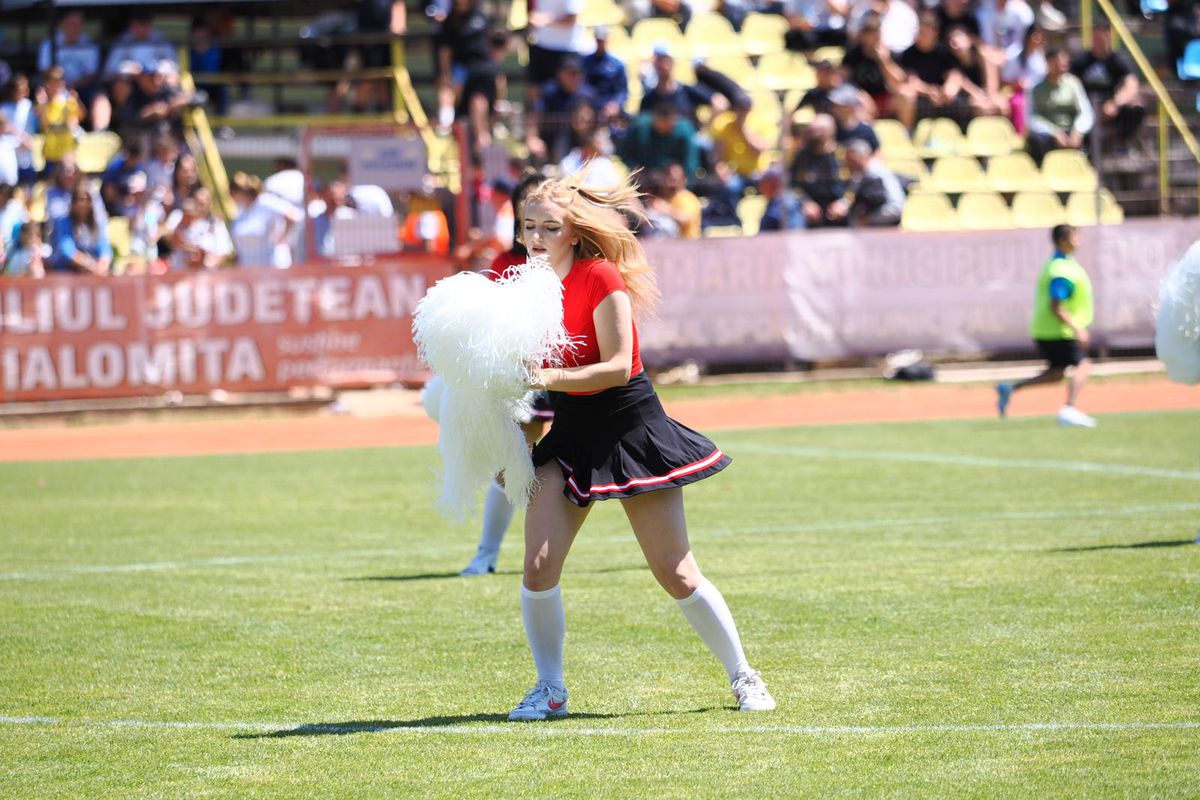 Unirea Slobozia - Șelimbăr. Majoretele au făcut spectacol la pauză