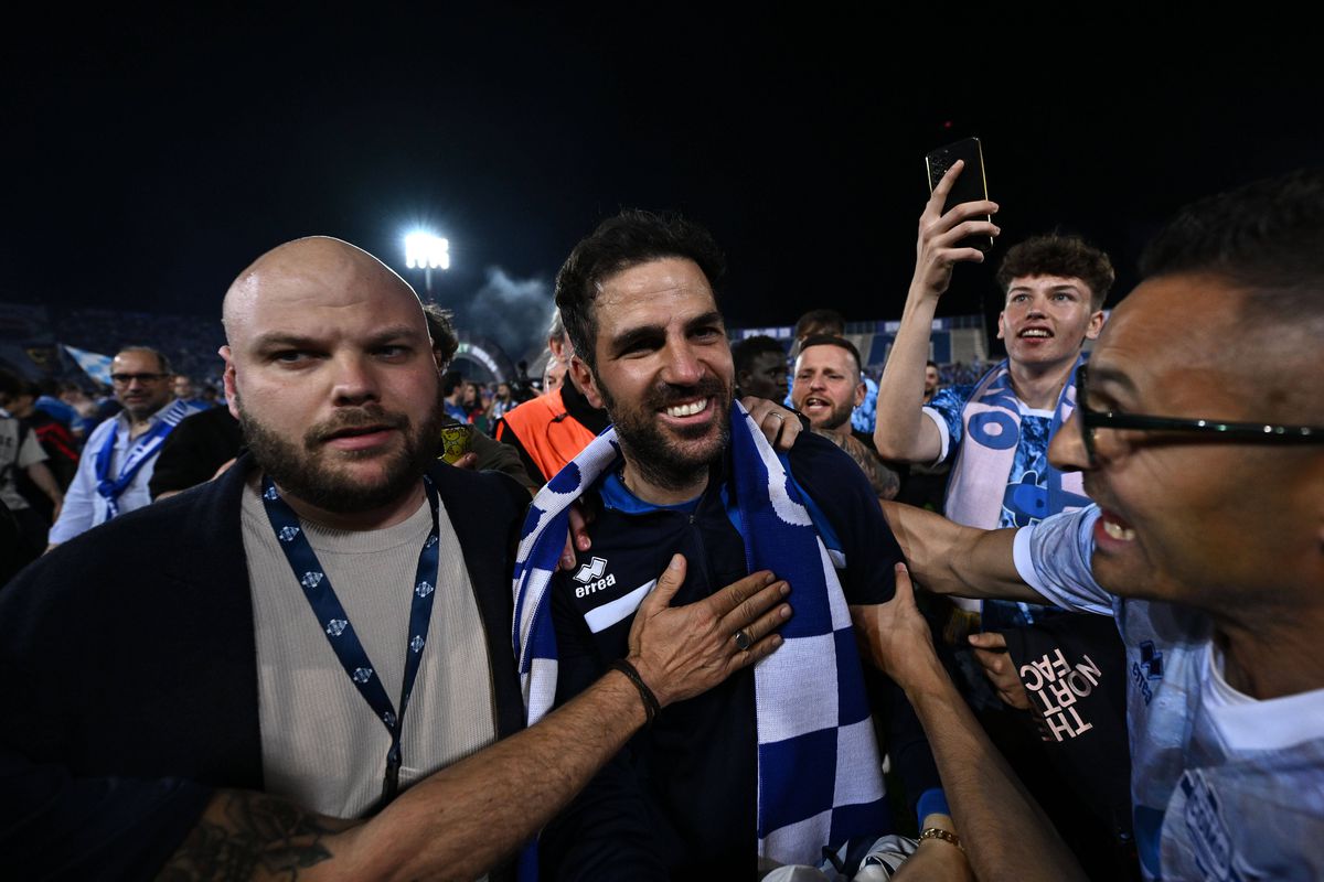 Fără licență PRO, Cesc Fabregas i-a promovat la primul lui sezon în antrenorat » A recurs la o strategie întâlnită des în Superliga