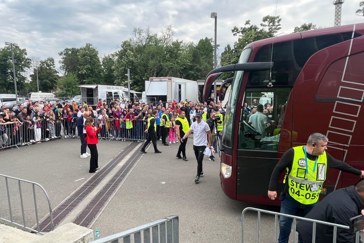 Sosire autocare înainte de FCSB - CFR Cluj