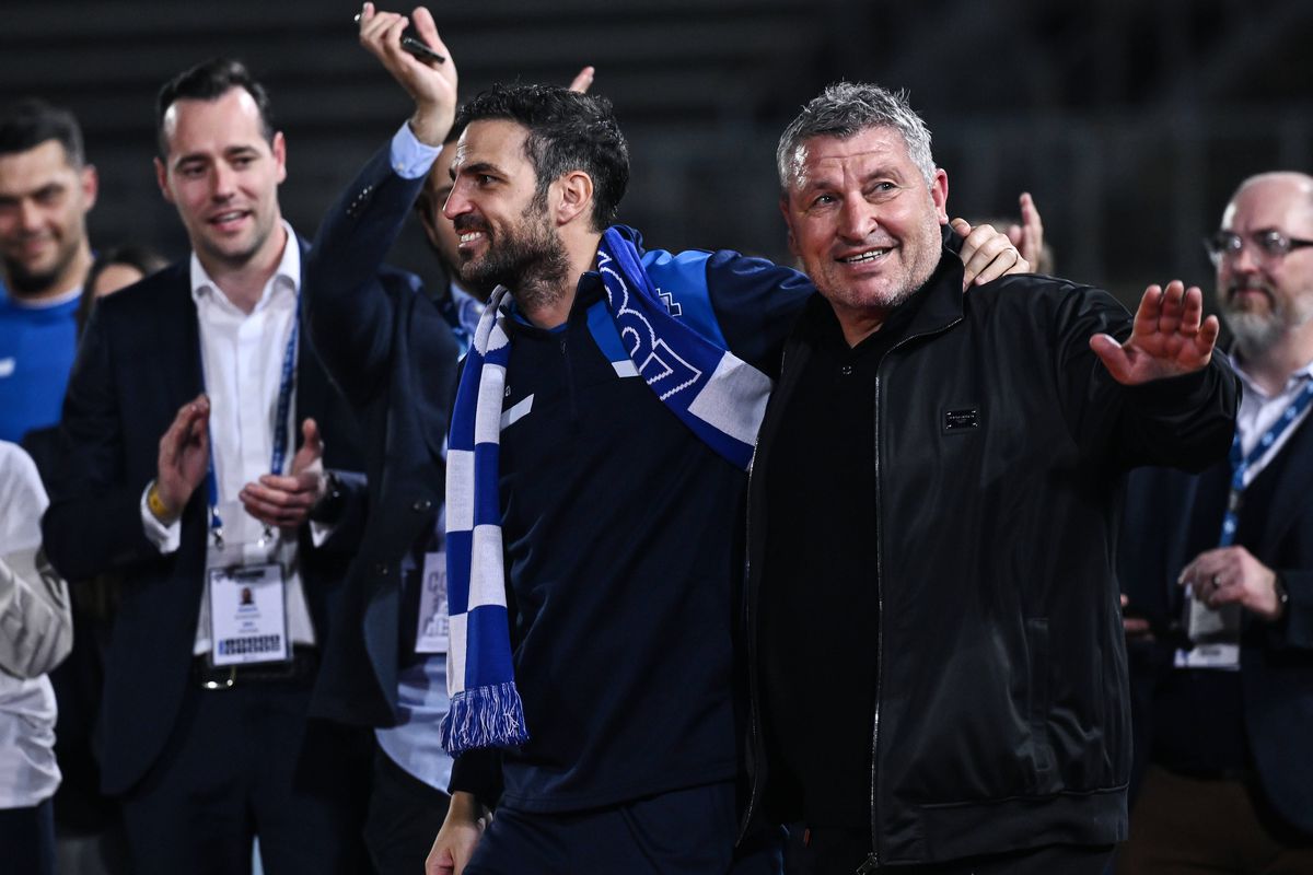 Fără licență PRO, Cesc Fabregas i-a promovat la primul lui sezon în antrenorat » A recurs la o strategie întâlnită des în Superliga