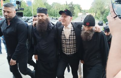 Gigi Becali, din nou pe stadion! A venit cu preoții la FCSB - CFR Cluj: „Familia m-a rugat”