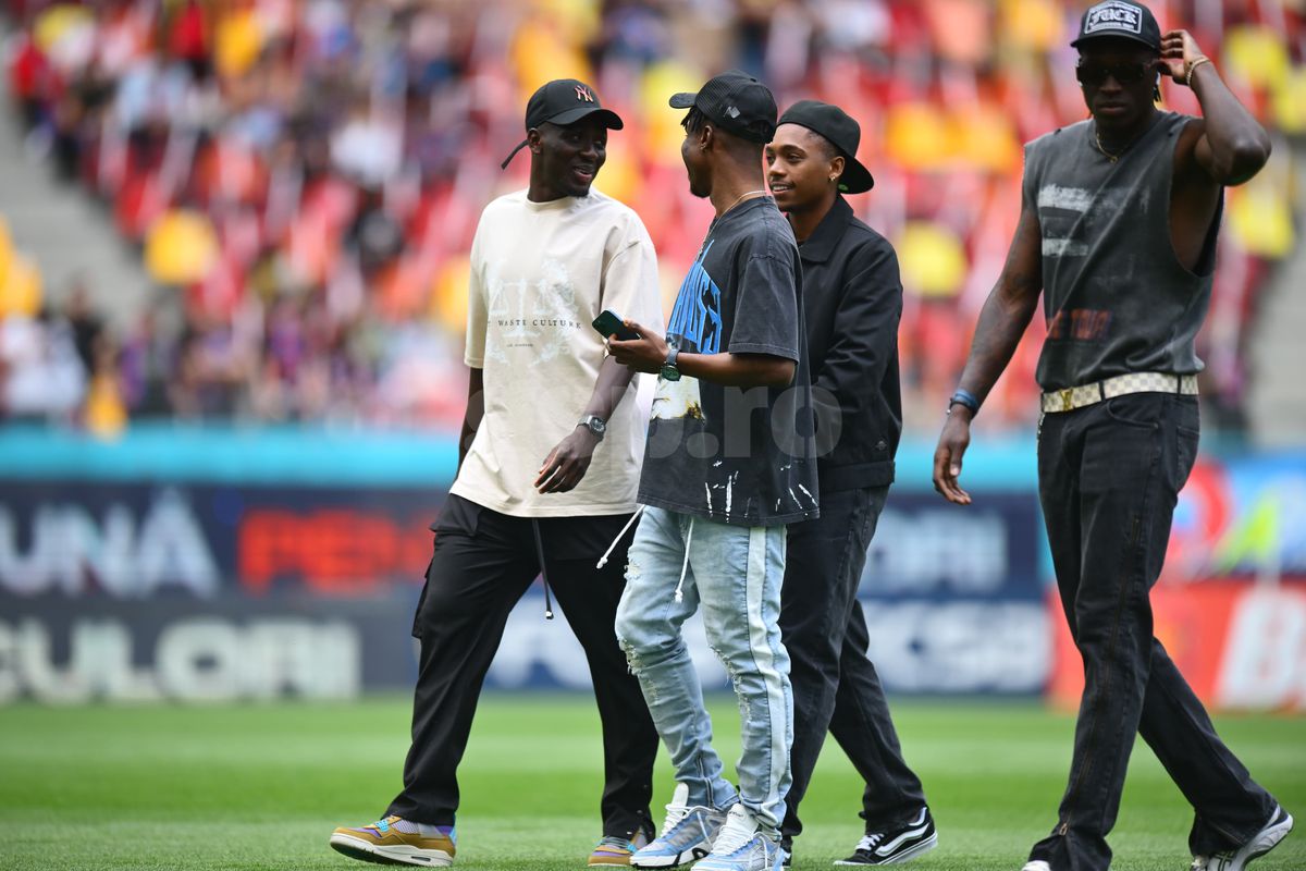 IMAGINEA SERII » Cum a fost surprins Gigi Becali la lojele Arenei Naționale, alături de unul dintre favoriții săi