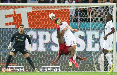 FCSB - CFR Cluj 0-1 » Otele a tăiat cu „foarfeca”, dar nu mai contează! FCSB, petrecere în valuri și lumini, după 9 ani de secetă și zgomot distructiv