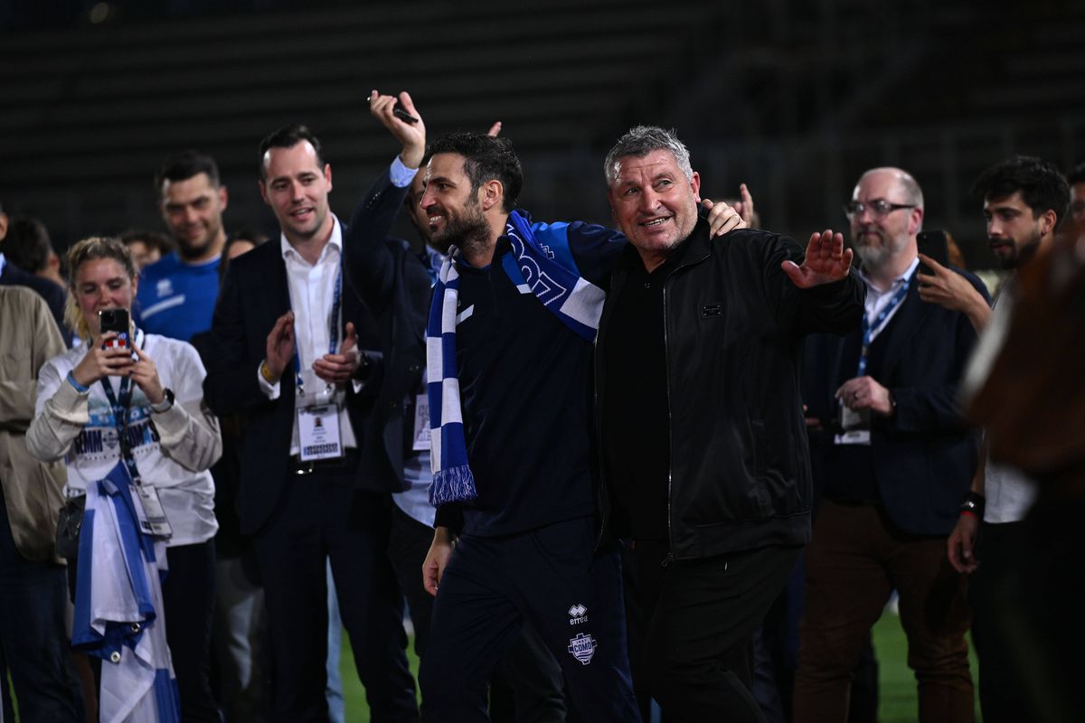 Fără licență PRO, Cesc Fabregas i-a promovat la primul lui sezon în antrenorat » A recurs la o strategie întâlnită des în Superliga