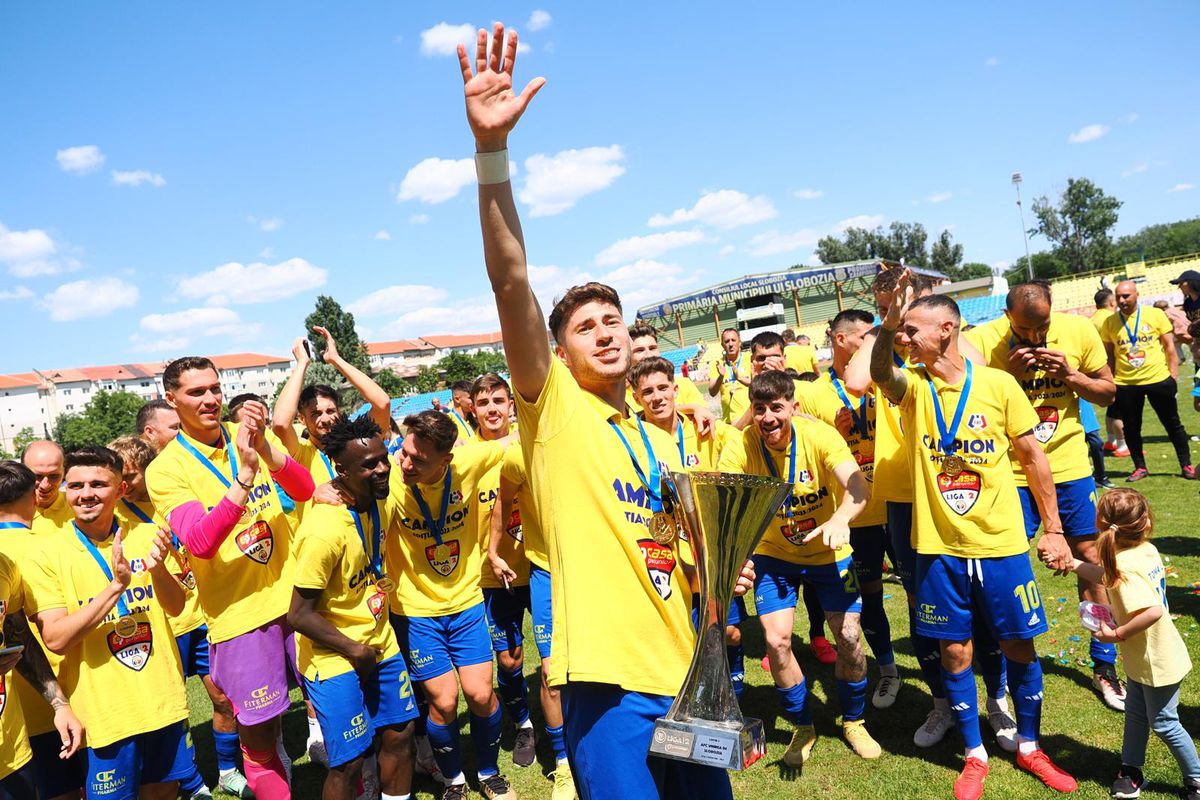 Sărbătoare la Slobozia. Unirea a câștigat Liga 2 și a primit trofeul și medaliile » Reporterii GSP au transmis toate imaginile de la festivitate