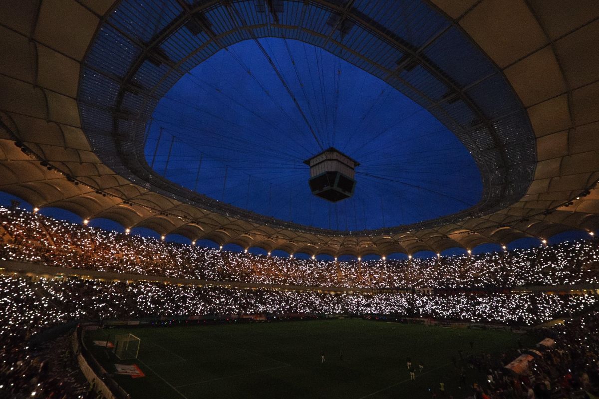 Joc spectaculos de lumini la pauza FCSB - CFR Cluj