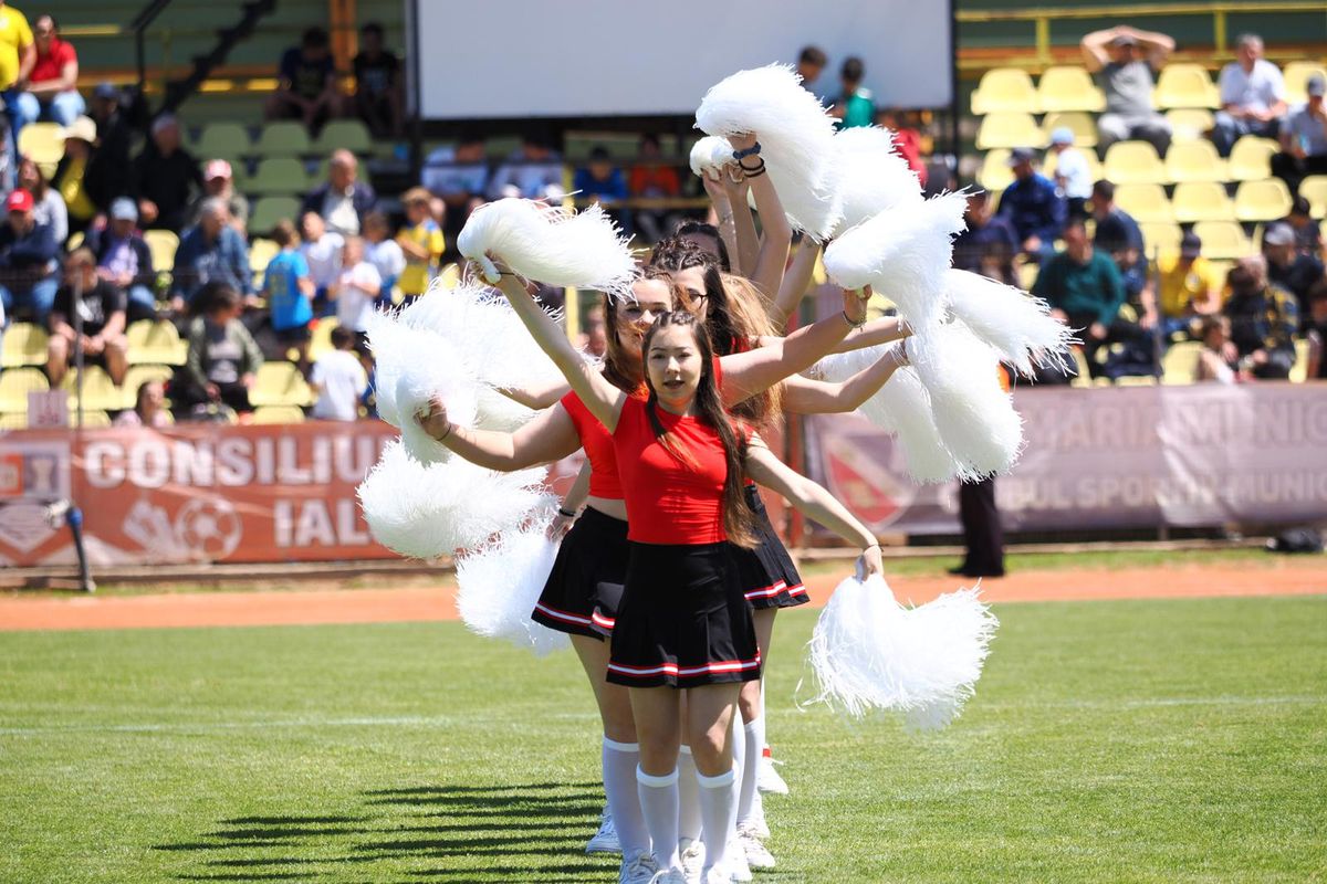 Unirea Slobozia - Șelimbăr. Majoretele au făcut spectacol la pauză
