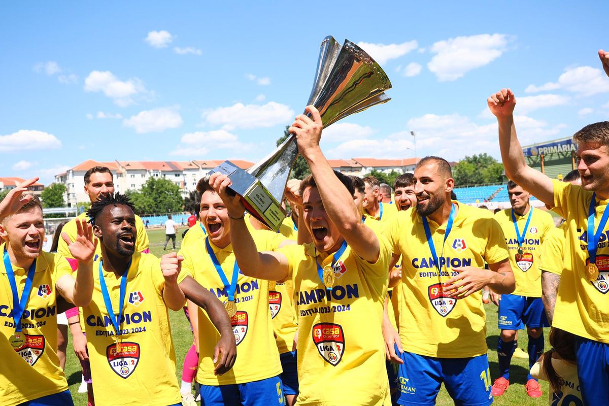 Sărbătoare la Slobozia. Unirea a câștigat Liga 2 și a primit trofeul și medaliile » Reporterii GSP au transmis toate imaginile de la festivitate