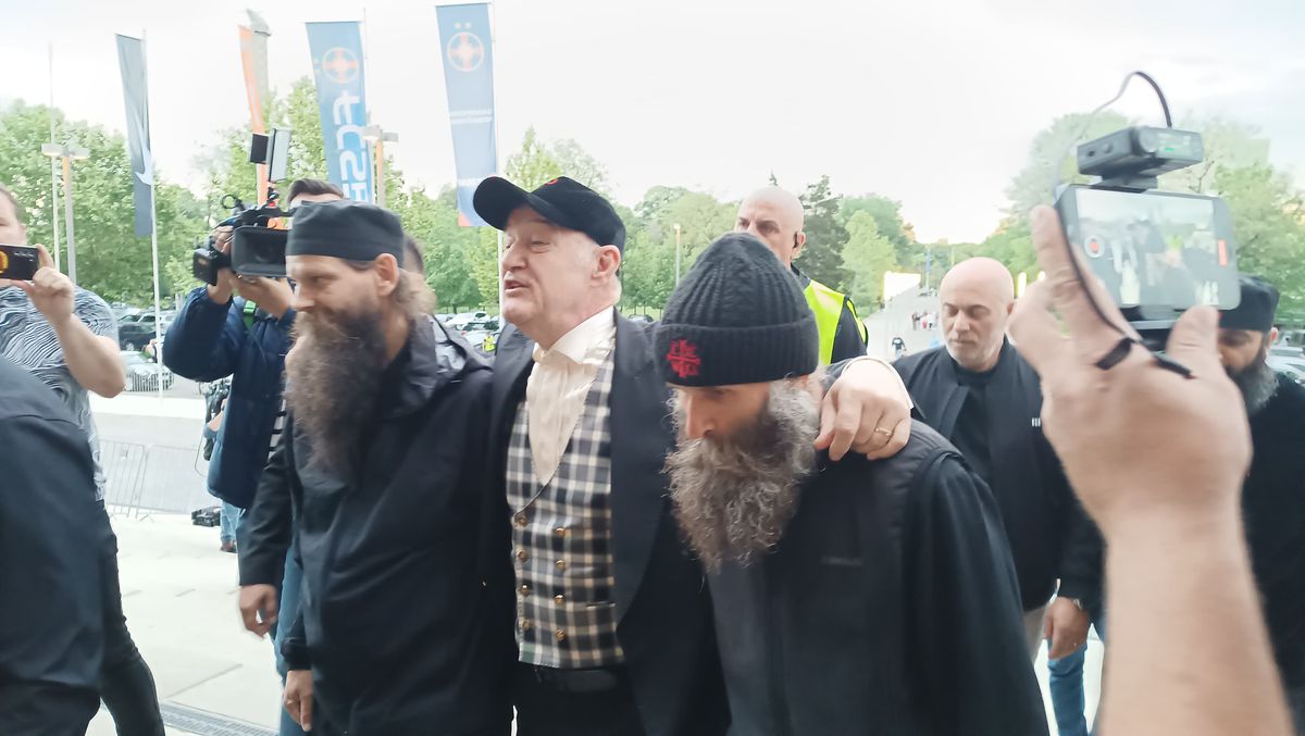 Gigi Becali a dezvăluit discuția avută cu soția sa înainte de sărbătoarea de titlu de pe Arena Națională: „Luminița, Luminița”