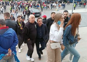 De la vedetele din „Clanul” la „frații din pustiu” ai lui Gigi Becali » Prezențe deosebite pe Arena Națională la FCSB – CFR Cluj