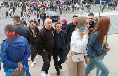 De la vedetele din „Clanul” la „frații din pustiu” ai lui Gigi Becali » Prezențe deosebite pe Arena Națională la FCSB - CFR Cluj