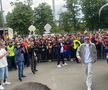 Party pe gazon! TOȚI jucătorii de la FCSB s-au îmbrăcat de gală: Chiricheș și Ngezana au ieșit în evidentă + Mesajul de pe tricoul lui MM Stoica