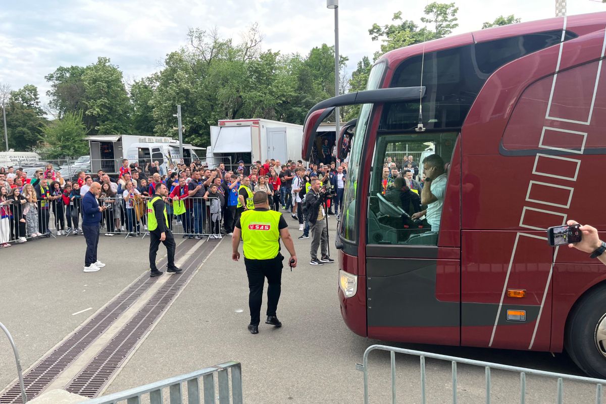 Sosire autocare înainte de FCSB - CFR Cluj
