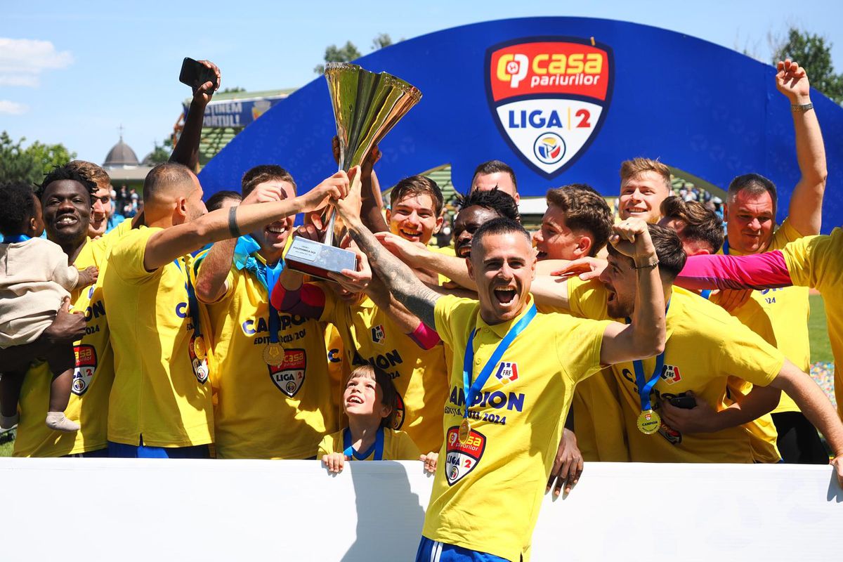Sărbătoare la Slobozia. Unirea a câștigat Liga 2 și a primit trofeul și medaliile » Reporterii GSP au transmis toate imaginile de la festivitate