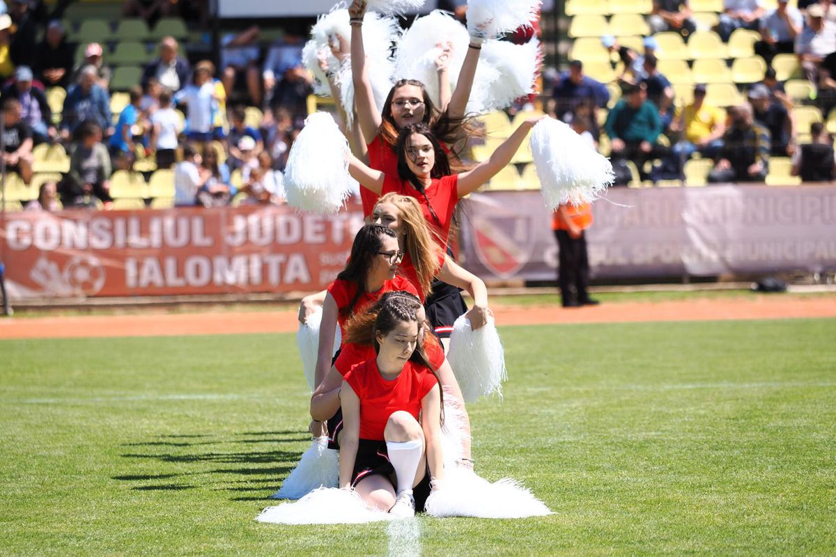 Unirea Slobozia - Șelimbăr. Majoretele au făcut spectacol la pauză