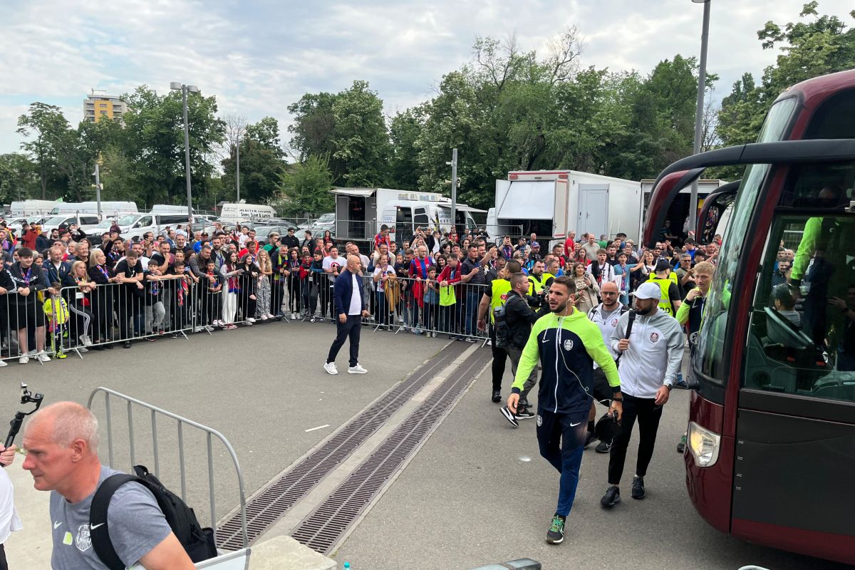 Sosire autocare înainte de FCSB - CFR Cluj