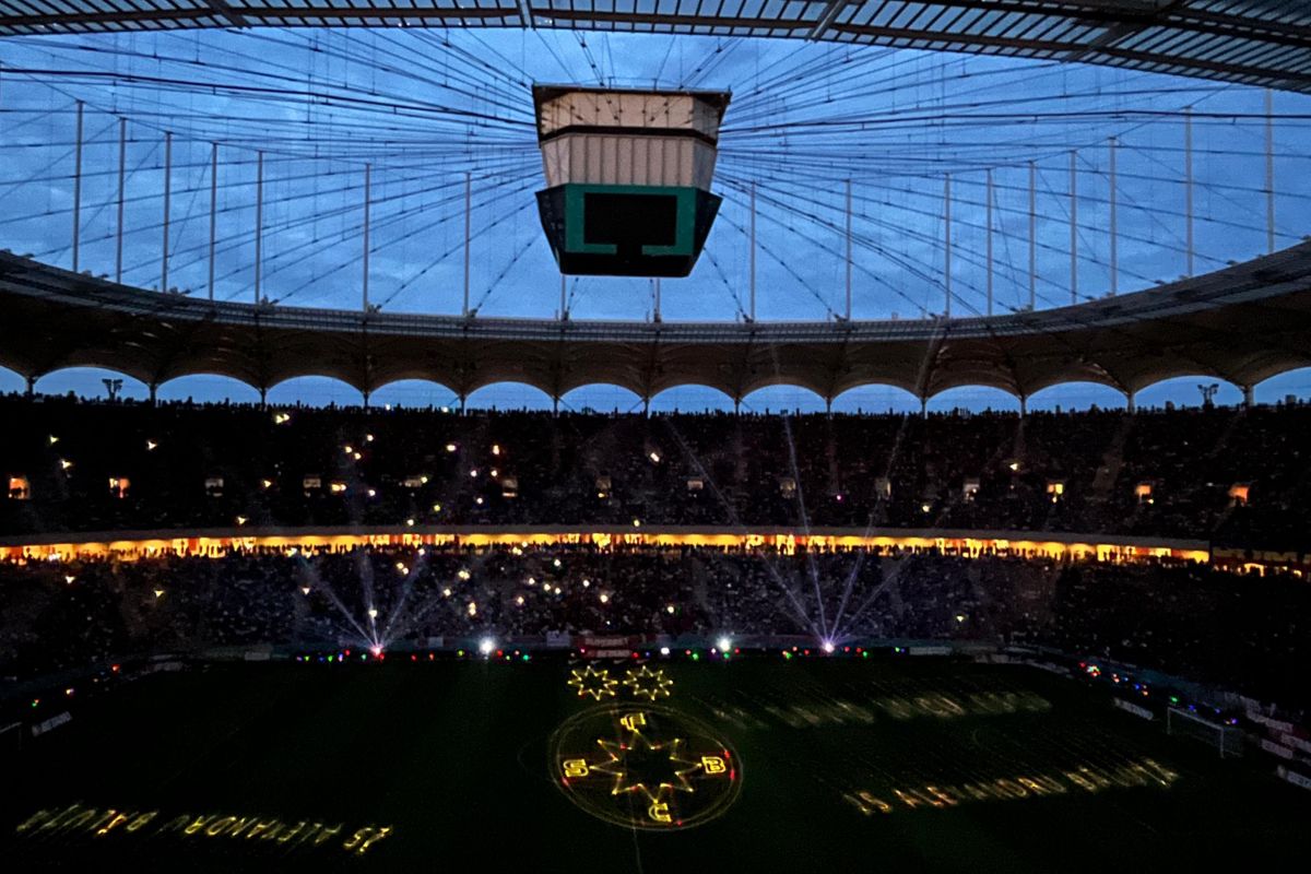Joc spectaculos de lumini la pauza FCSB - CFR Cluj