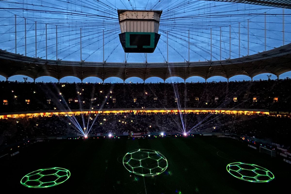 Joc spectaculos de lumini la pauza FCSB - CFR Cluj