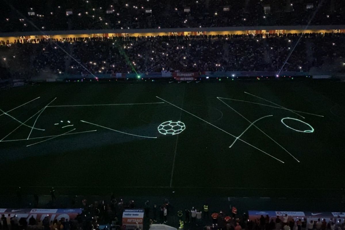 Joc spectaculos de lumini la pauza FCSB - CFR Cluj