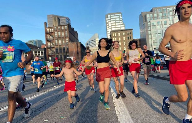 Părinți buni sau răi? » Un copil de 8 ani aleargă deja maratoane întregi, sub îndrumarea mamei și a tatălui său