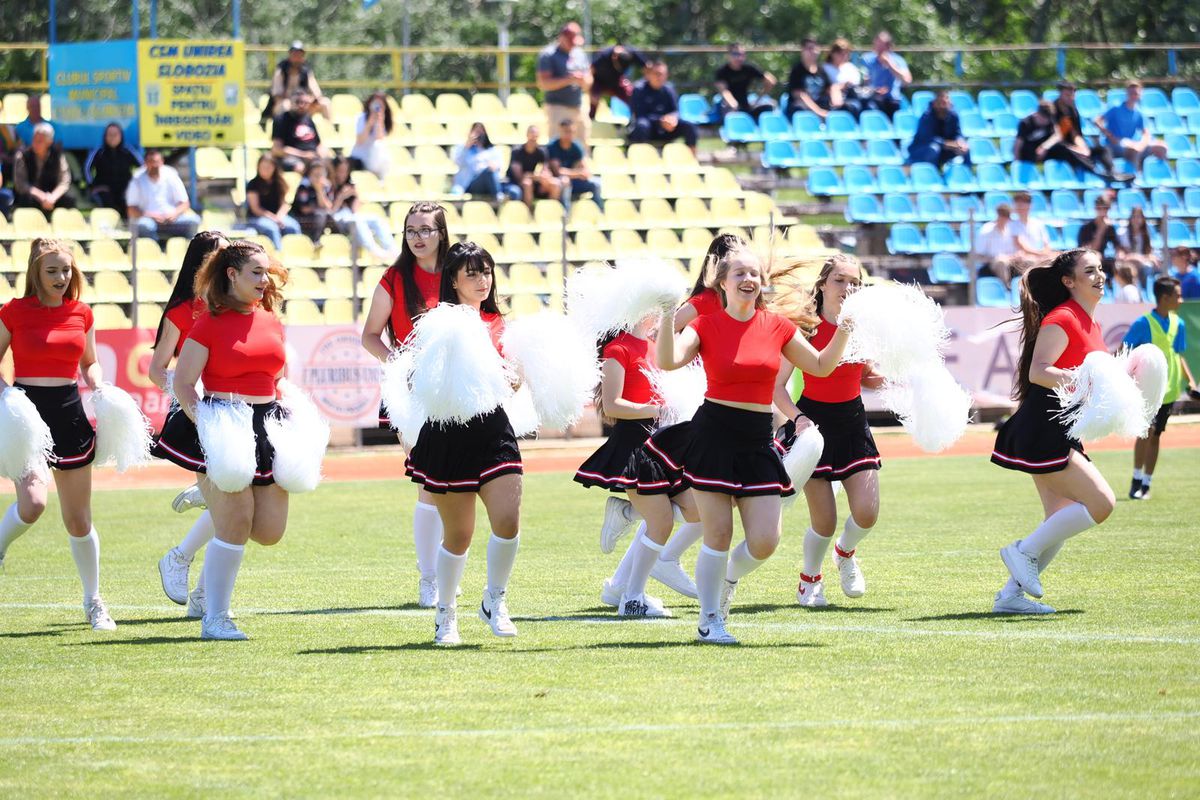 Unirea Slobozia - Șelimbăr. Majoretele au făcut spectacol la pauză
