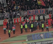 La U Cluj - FCSB s-au repetat la final scenele de anul trecut din Gruia! » Clujenii au aprins blițurile pentru a celebra campioana