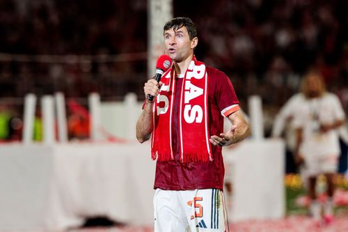 În lipsa unei glume în ton cu momentul, Thomas Muller a spus un banc funebru la meciul de adio!