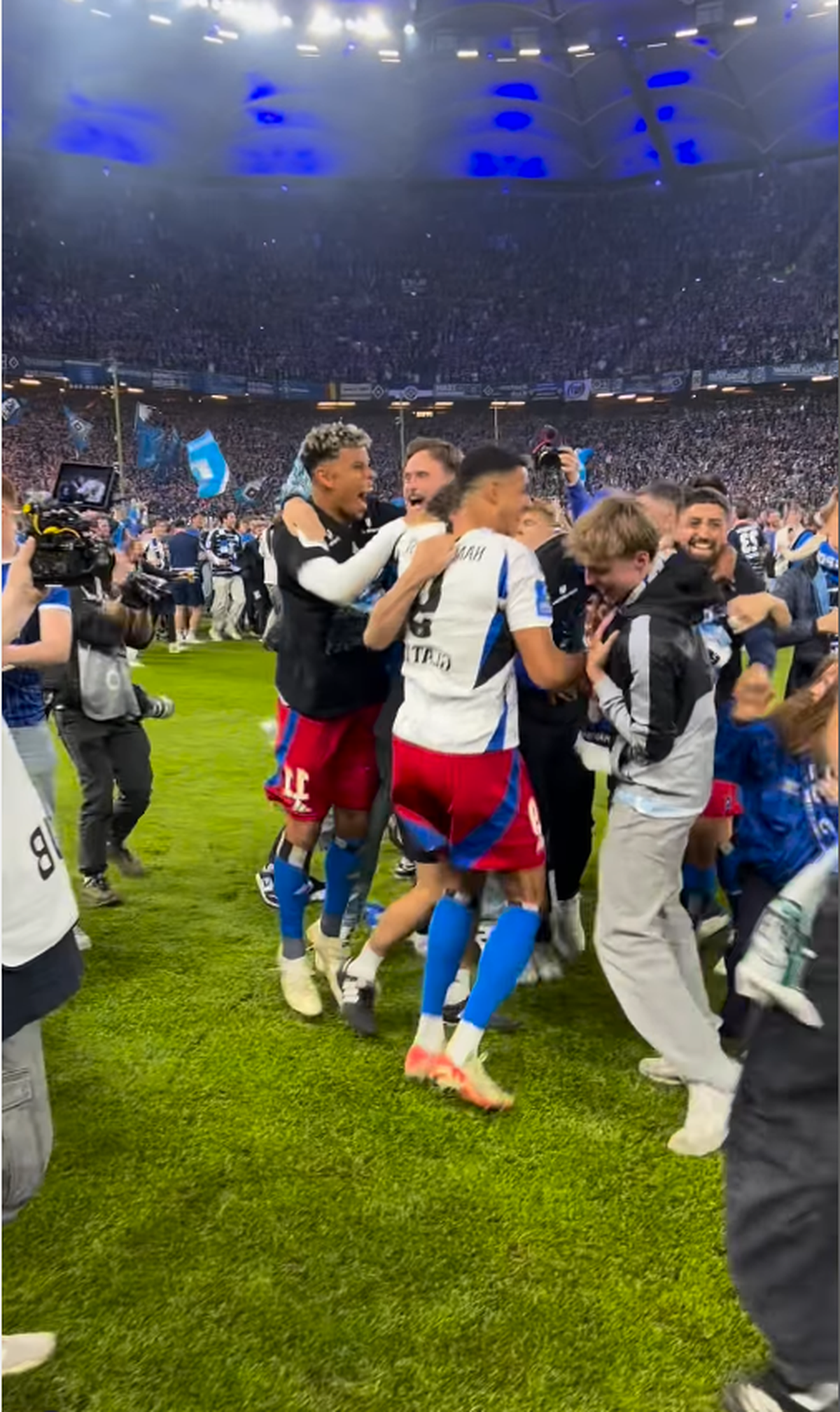 Fanii lui Hamburg au celebrat promovarea