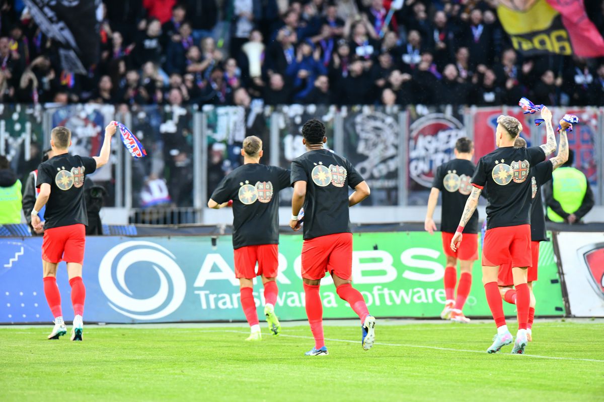 Nu s-a văzut la TV » Gestul campionilor de la FCSB chiar pe Cluj Arena, înainte de start + Ce s-a auzit în peluză