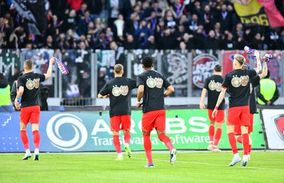 Nu s-a văzut la TV » Gestul campionilor de la FCSB chiar pe Cluj Arena, înainte de start + Ce s-a auzit în peluză