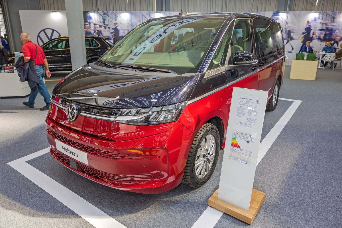 VW Multivan T7, mașina preferată de Papa Leon al XIV-lea