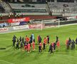 La U Cluj - FCSB s-au repetat la final scenele de anul trecut din Gruia! » Clujenii au aprins blițurile pentru a celebra campioana