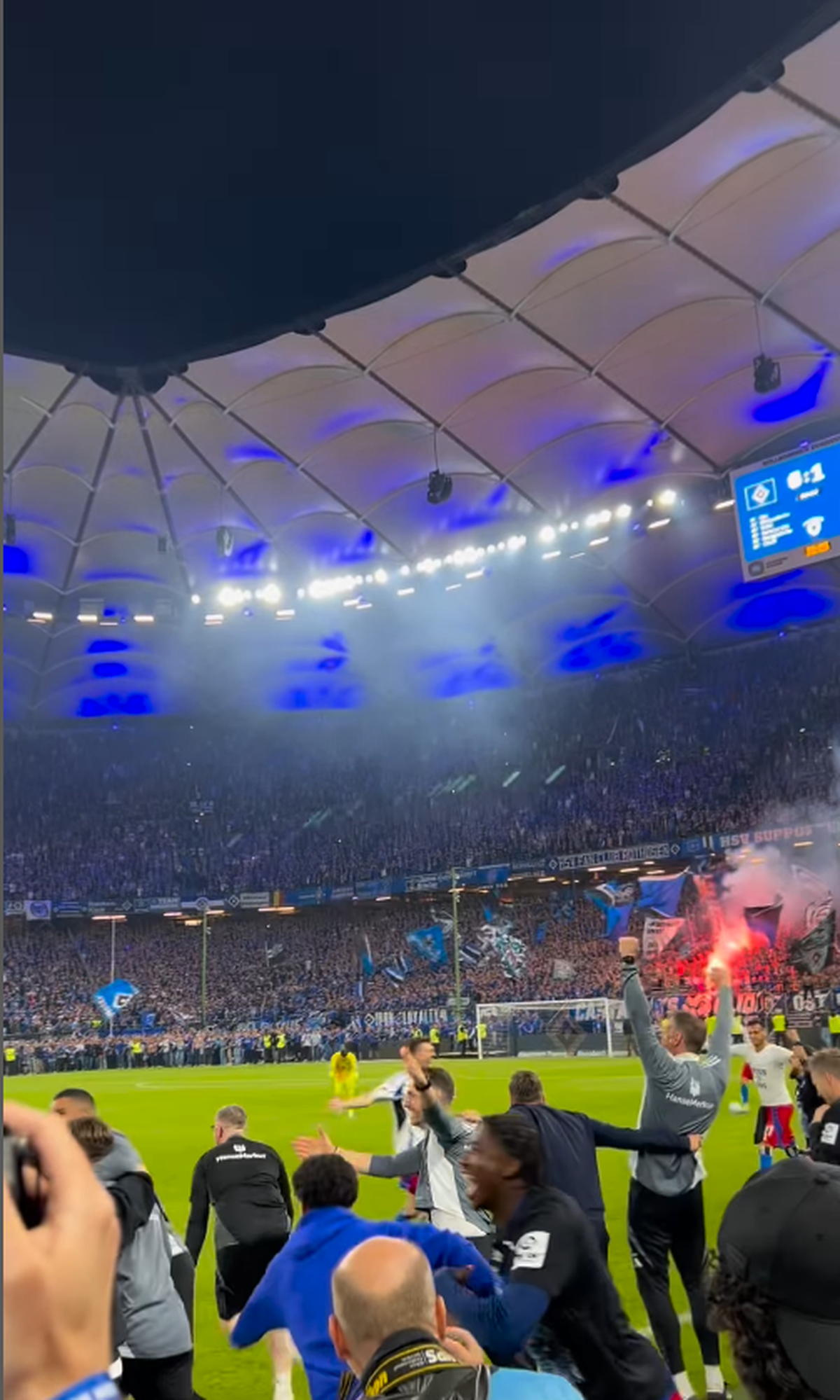 Fanii lui Hamburg au celebrat promovarea