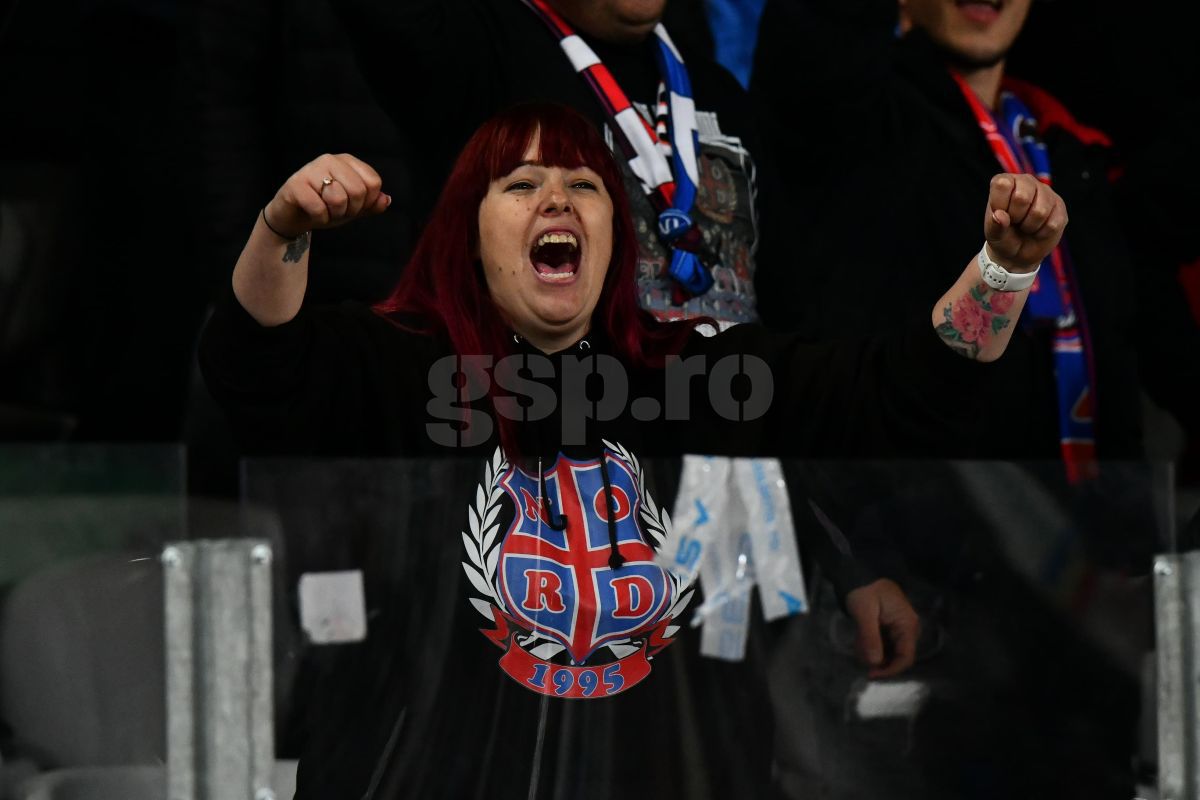U Cluj - FCSB: imaginile bucuriei dezlănțuite din fața peluzei » Roș-albaștrii au pornit, oficial, sărbătoarea
