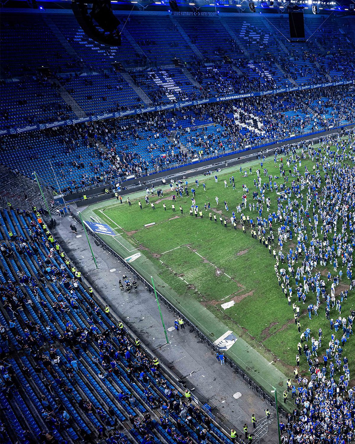 Fanii lui Hamburg au celebrat promovarea