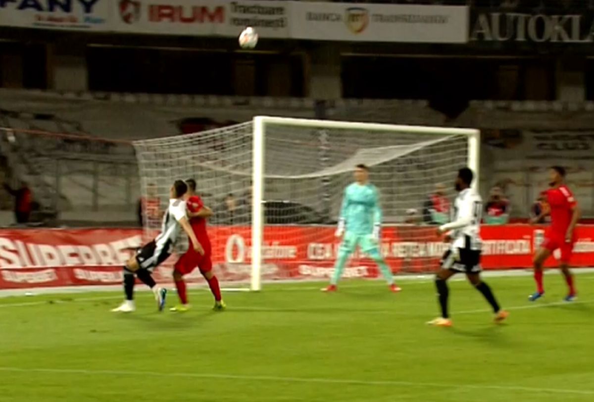 Penalty anulat în U Cluj - FCSB, după sesizarea lui Colțescu de la VAR » Gigi Becali a intervenit imediat la pauză