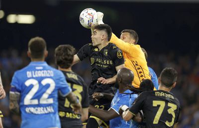 Rezultat URIAȘ pentru Genoa cu Napoli! Dan Șucu arbitrează lupta la titlu din Serie A » Rapidistul Siegrist, printre cei mai buni