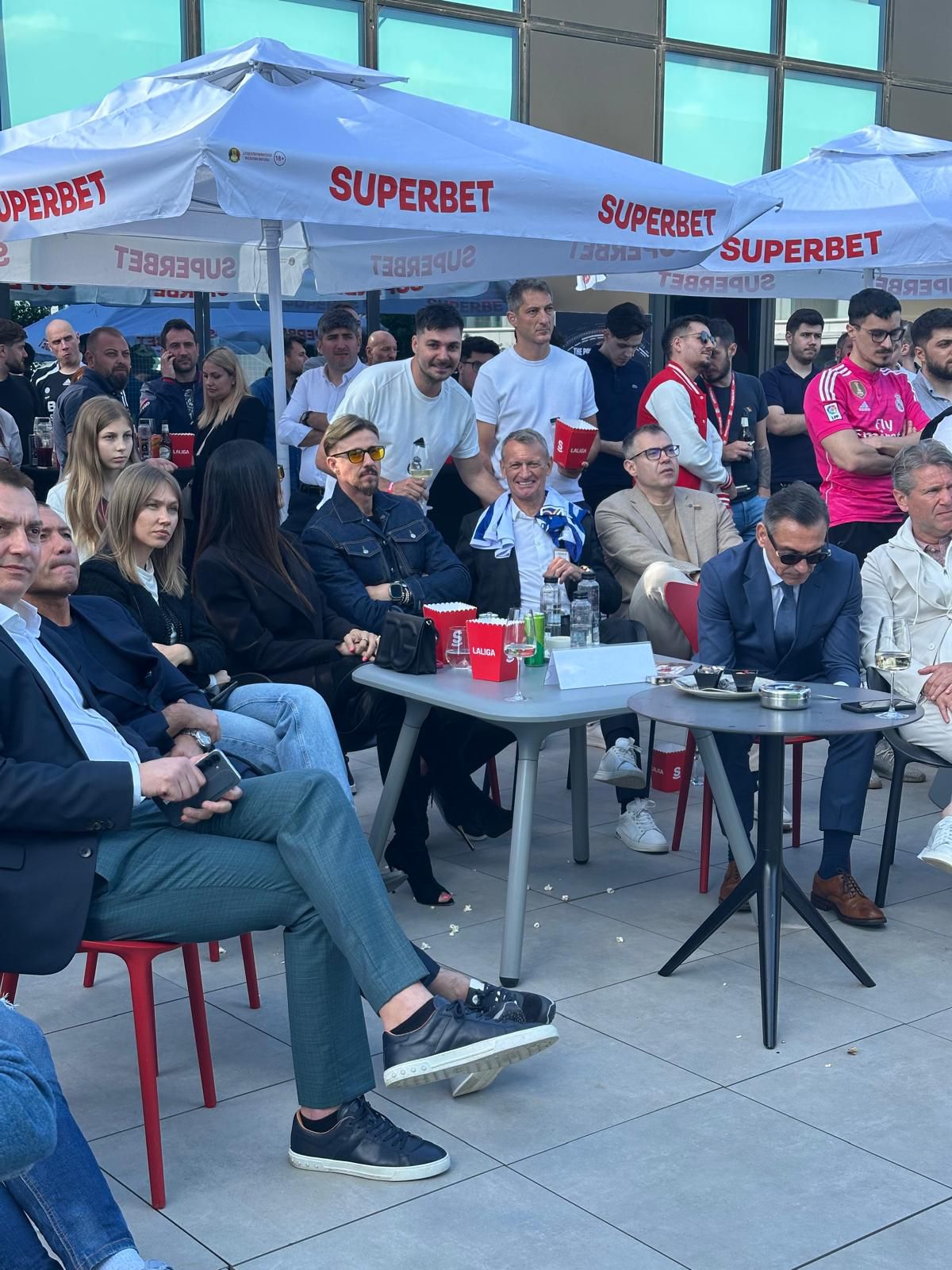 Legenda Guti a văzut Barcelona - Real Madrid la o terasă din București, împreună cu soția Romina Belluscio