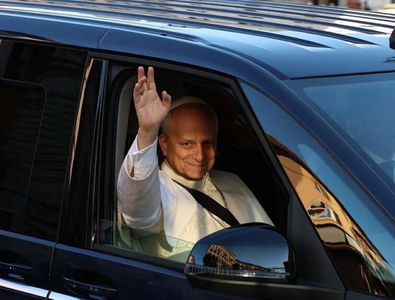 Papă nou, stil nou! Upgrade la Vatican » Ce mașină folosește Papa Leon al ...