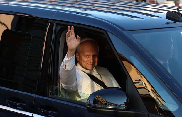 Papă nou, stil nou! Upgrade la Vatican » Ce mașină folosește Papa Leon al XIV-lea