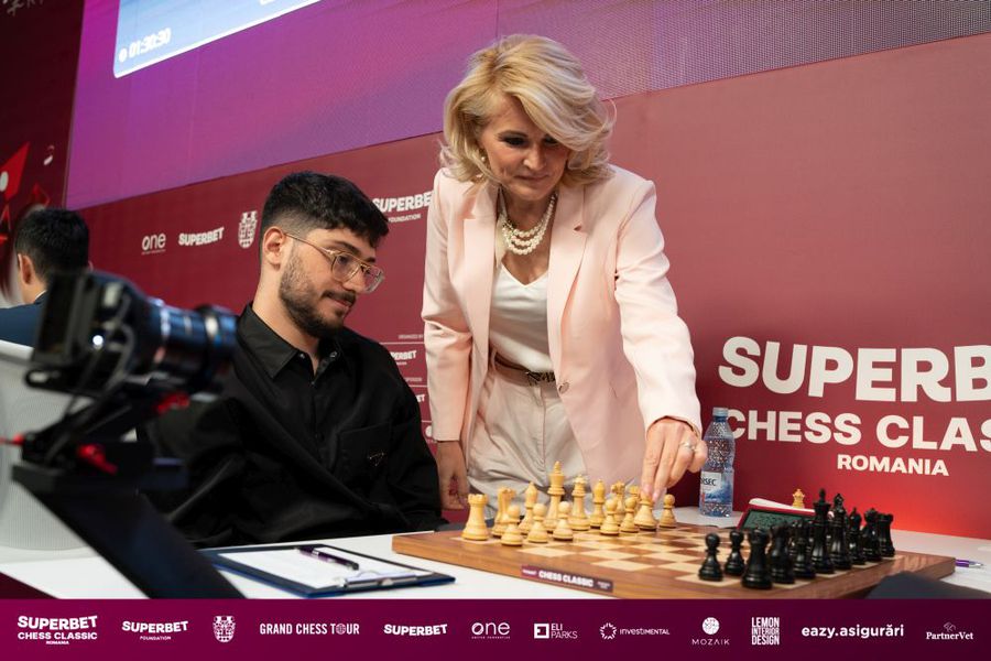 Superbet Chess Classic România: Vachier-Lagrave învinge campionul mondial și preia conducerea clasamentului