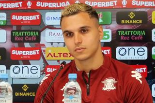 Cristi Manea s-a simțit ofensat de imaginea publicată de Daniel Bîrligea: „Unii nu se pot bucura fără o ironie sau un gest de rasism”