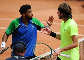 Dispută aprinsă la fileu în turneul de la Roma între Stefanos Tsitsipas și Arthur Fils: „A țintit spre corp, e OK, face parte din joc”