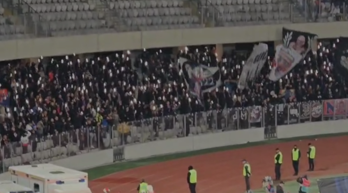 La U Cluj - FCSB s-au repetat la final scenele de anul trecut din Gruia! » Clujenii au aprins blițurile pentru a celebra campioana