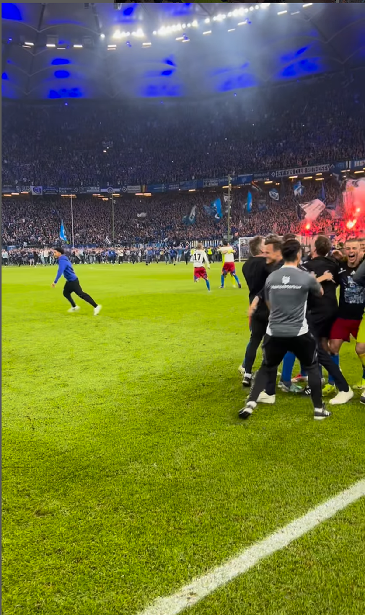 Fanii lui Hamburg au celebrat promovarea