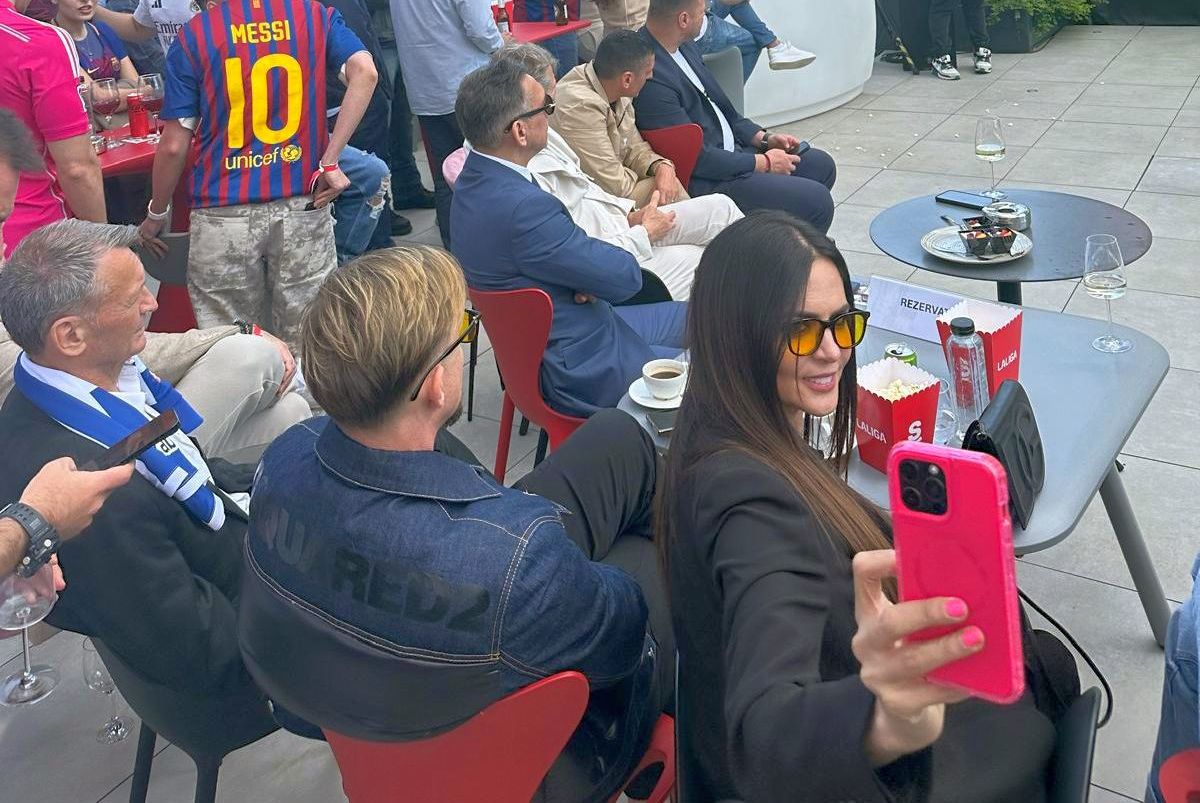 Legenda Guti a văzut Barcelona - Real Madrid la o terasă din București, împreună cu soția Romina Belluscio